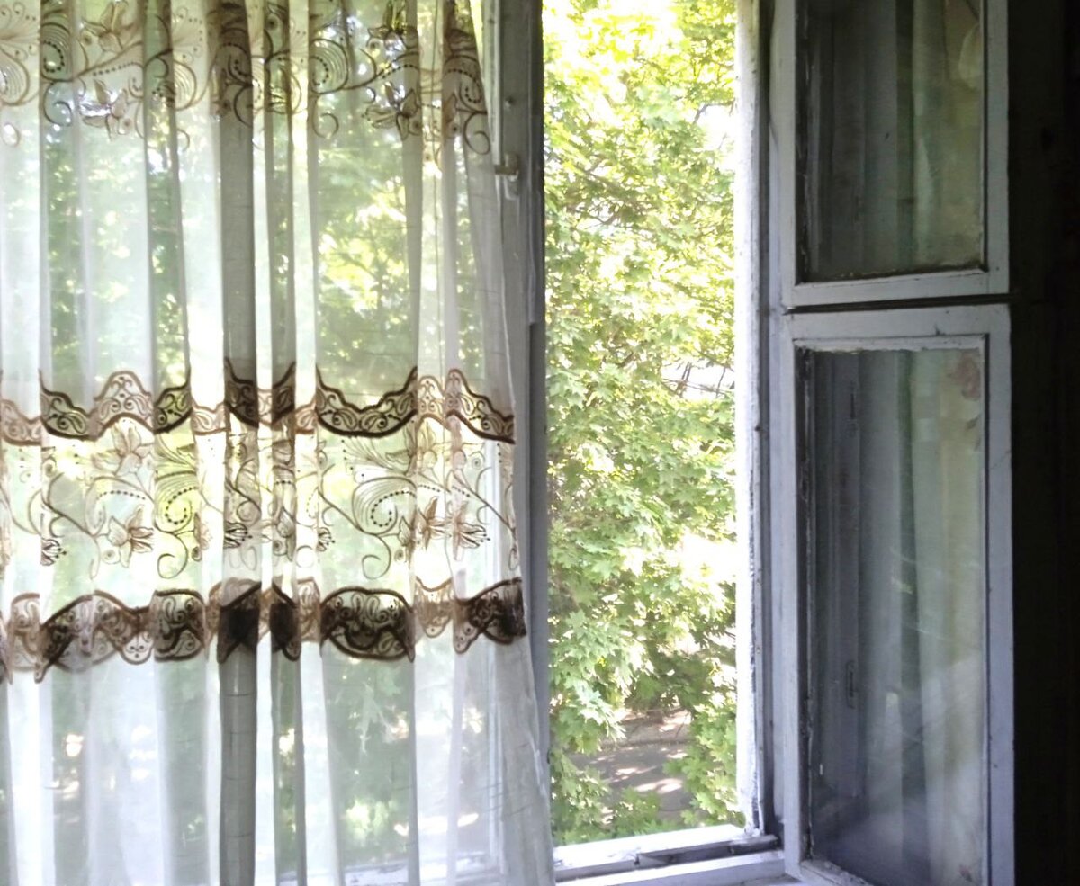Ventilația frecventă rezolvă problema umezelii din cameră