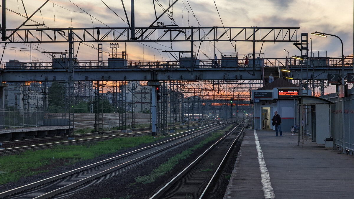 Закат на железной дороге