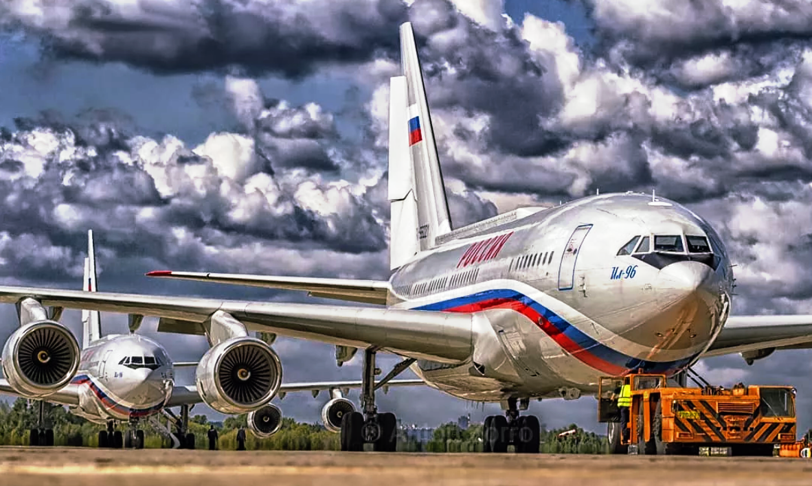 Самолет пассажирский авиации. Ил-96 пассажирский самолёт. Ил-96 300 пассажирский самолёт. Самолет ил 96 400. Ил 96 300 Аэрофлот.