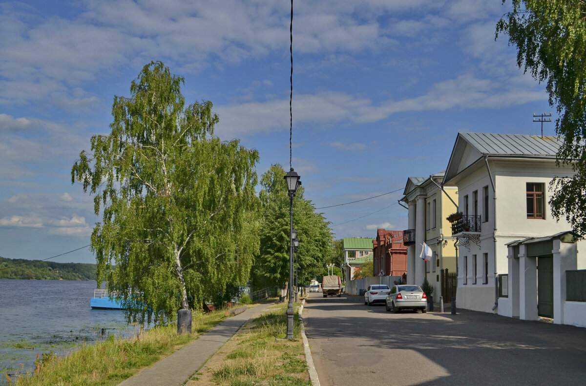 Плёс - город с красивыми пейзажами, дорогими ресторанами и ужасной  навигацией | Путешествия по городам и весям | Дзен