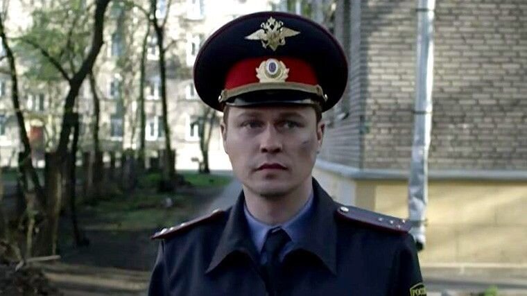 Андрей Фролов "Чужой район". картинка взята из источника: https://static.hdrezka.ac/i/2021/11/13/s09cbbe6662bagp58z87z.jpg.