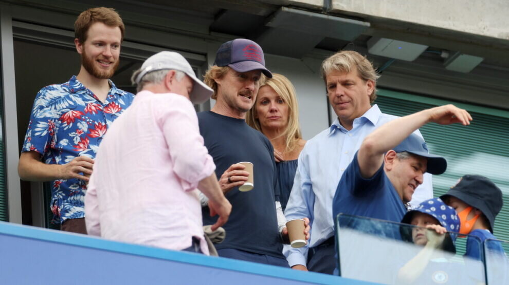    Голливудский актер Оуэн Уилсон на первой домашней игре «Челси» с новыми хозяевами клуба. Фото: REUTERS