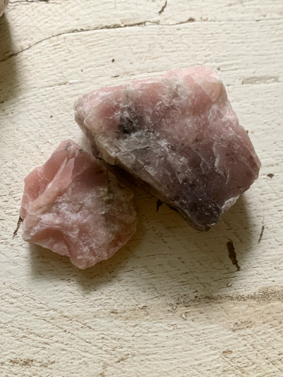 Розовый петалит из Намибии