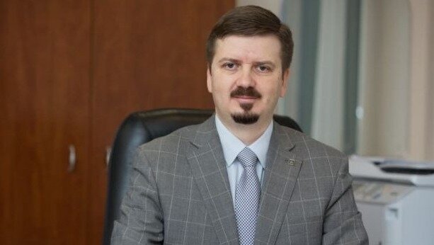     Ранее он руководил комитетом культуры городской мэрии.