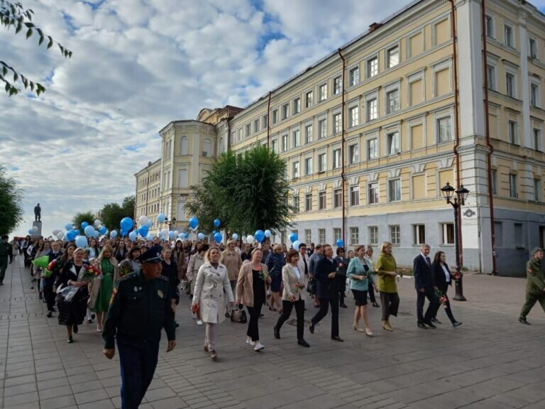    16 сентября в Оренбурге прошло шествие молодых педагогов Белов Михаил Александрович