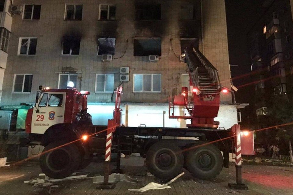     Спасатели опубликовали фотографии с места пожара в Азове. Фото: ГУ МЧС по РО.