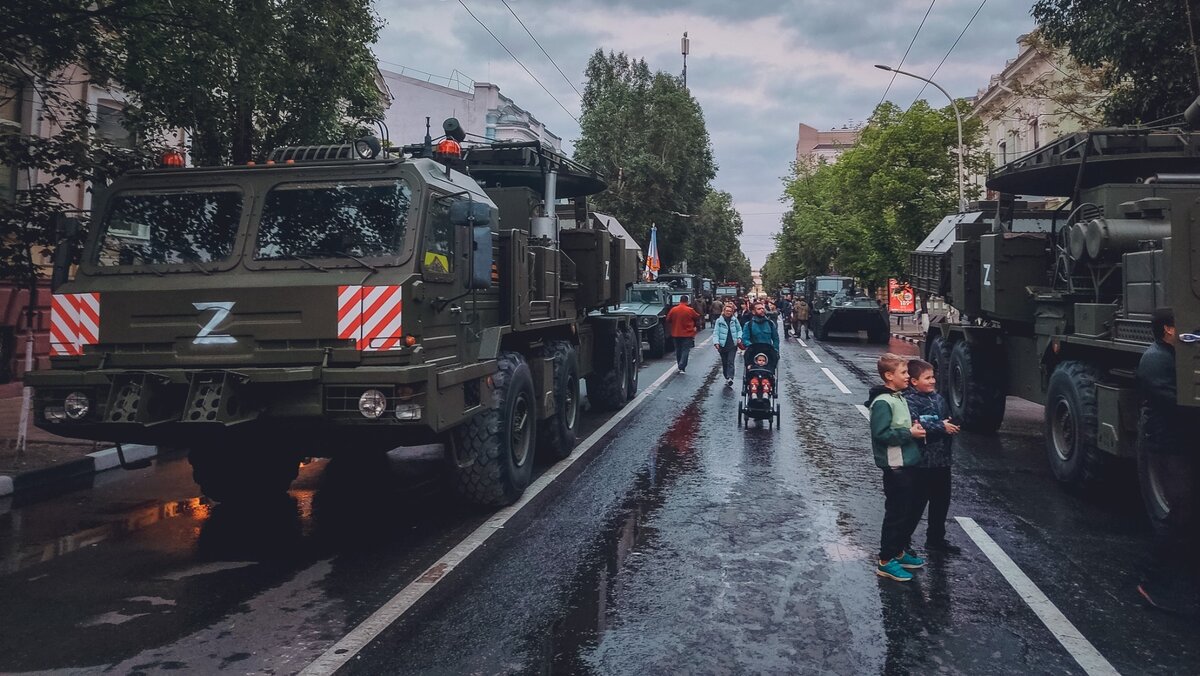     Повестки в военкомат получили почти 4 тысяч жителей Приморского края. Частичной мобилизации подлежат и чиновники — из правительства региона на военные учения призвали 150 сотрудников правительства региона.