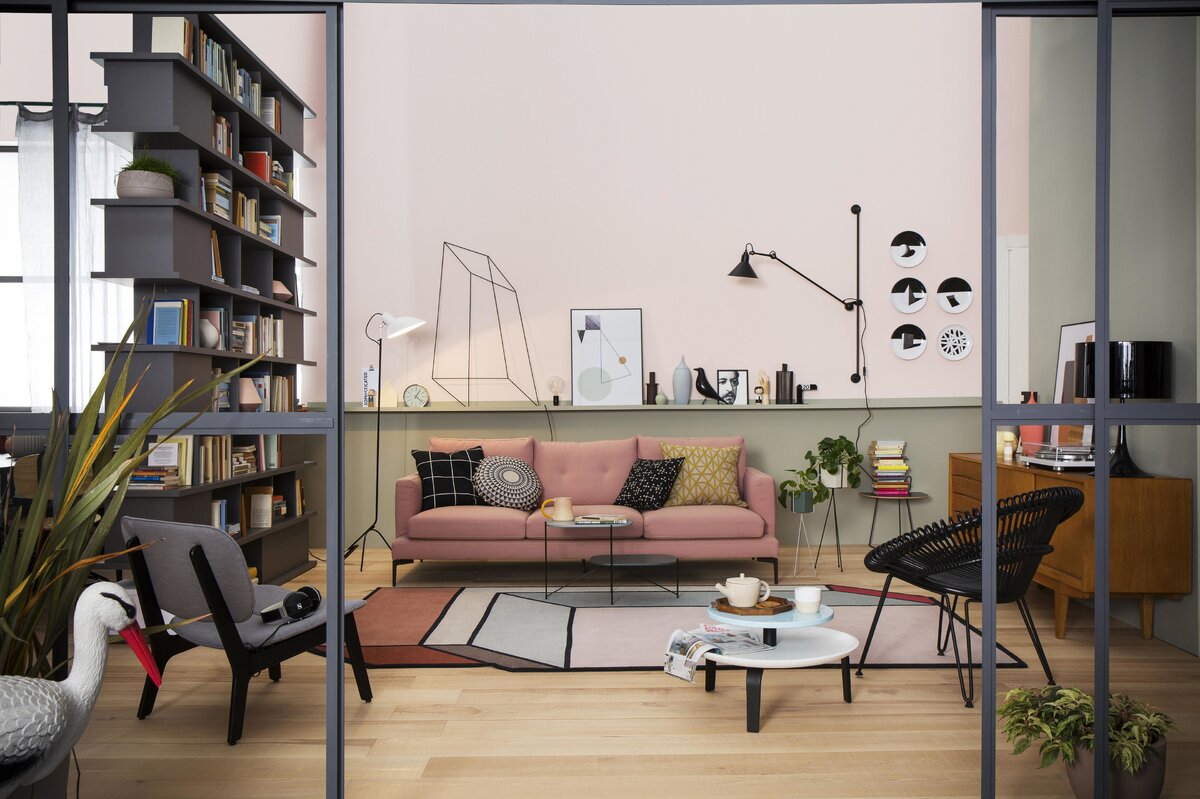     Стеллаж, шторы или глухая перегородка? Как разделить комнату на зоны без ремонта и перепланировки