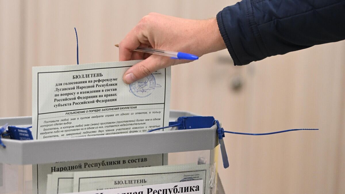    Голосование в России на референдумах о присоединении к РФ новых территорий© РИА Новости / Павел Бедняков