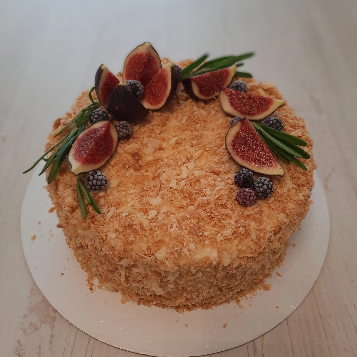 фото и исполнение автора: "НАПОЛЕОН" с кремом "ДИПЛОМАТ"