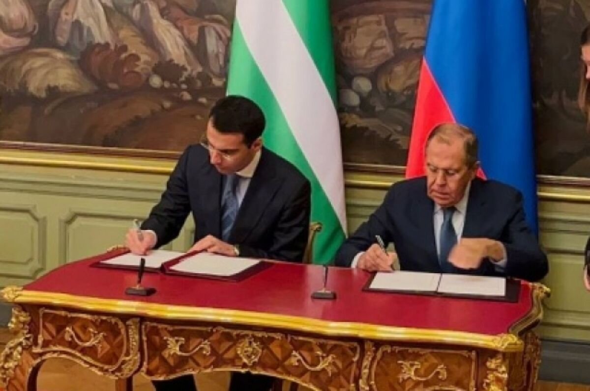    Главы МИД РФ и Абхазии подписали соглашение о двойном гражданстве
