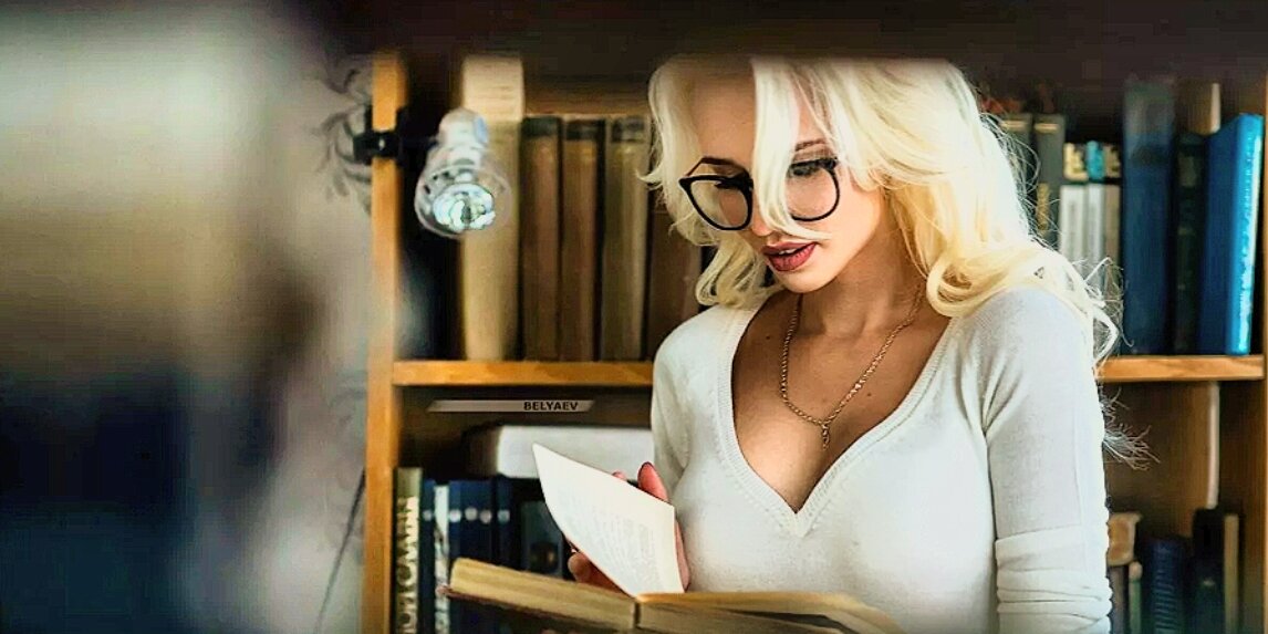 Поисковик упорно выдает женщину в очках и с книгой, на запрос - "умная девушка". Видимо Читающая и Умная - это синонимы 😂😂😂😂😂