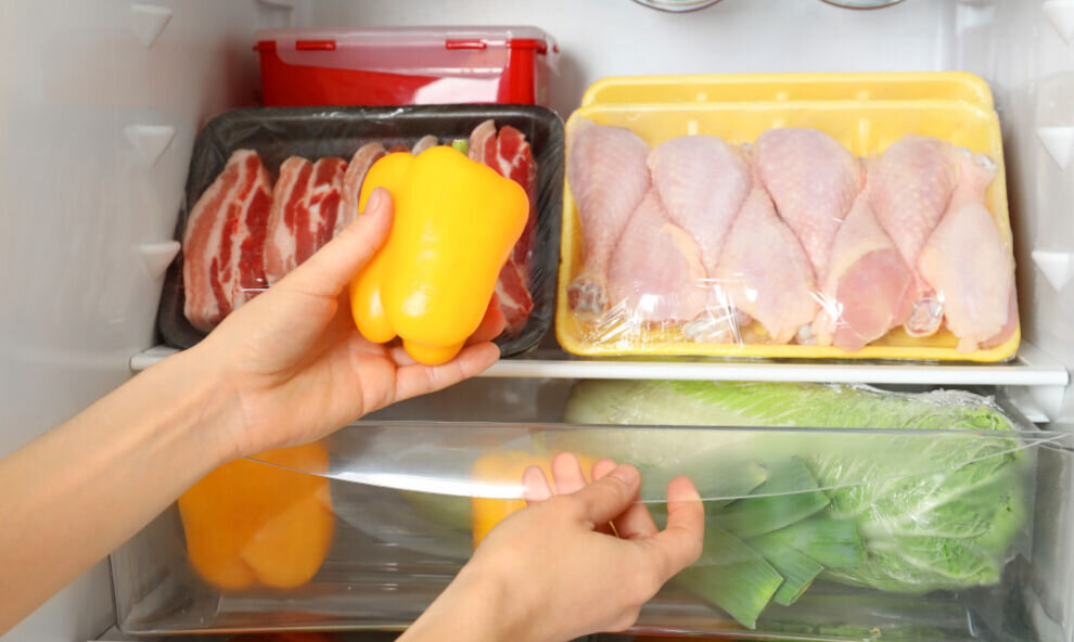    Химики придумали съедобную пленку, которая продлевает свежесть продуктов