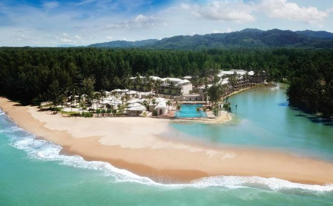 Вид на отель Devasom Khao Lak Beach Resort & Villas