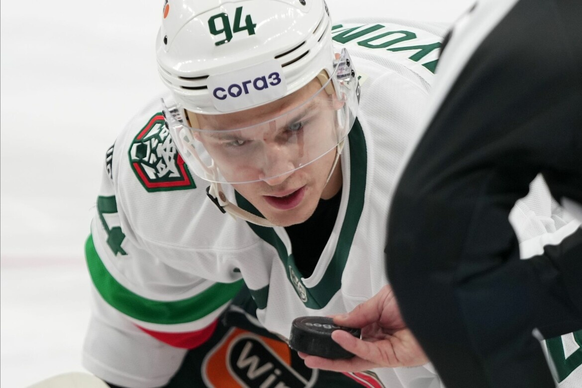 ​Знарок убрал из первого звена Семенова и отдал матч сопернику. Фото: ak-bars.ru