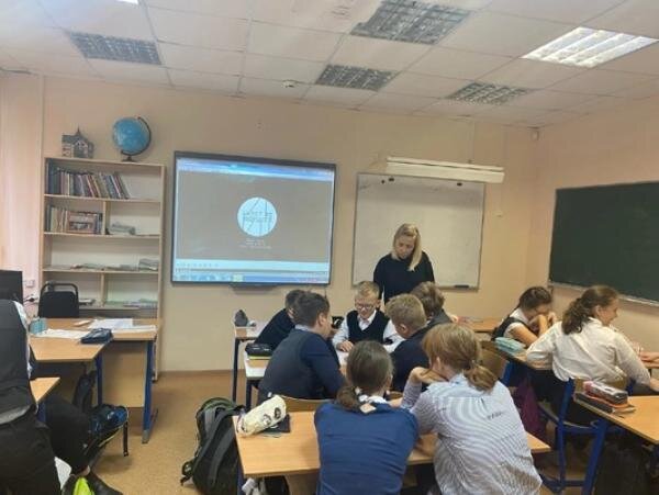    Для учеников 6-11 классов в Оренбургской области проводят Всероссийские профориентационные уроки