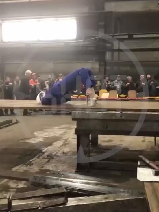     Скриншот видео t.me/shot_shot