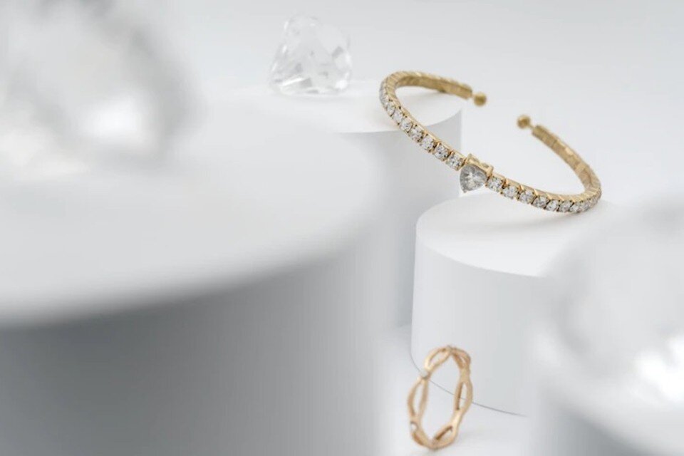     Власти Беларуси продлили срок реализации ювелирных изделий через интернет. Фото: freepik.com