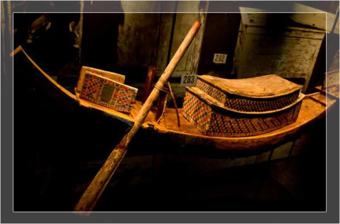 Одна из 35 моделей лодок, найденных в гробнице Тутанхамона.