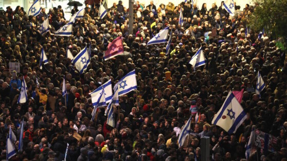    80 тысяч противников правительства Израиля митингуют в Тель-Авиве Сергей Бунеев