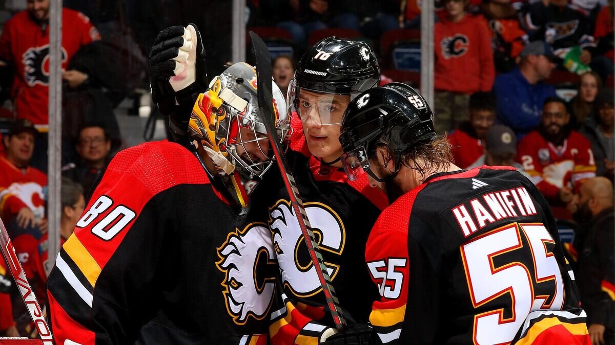    Хоккеисты "Калгари Флэймз" в матче НХЛ© пресс-служба клуба "Калгари Флэймз"