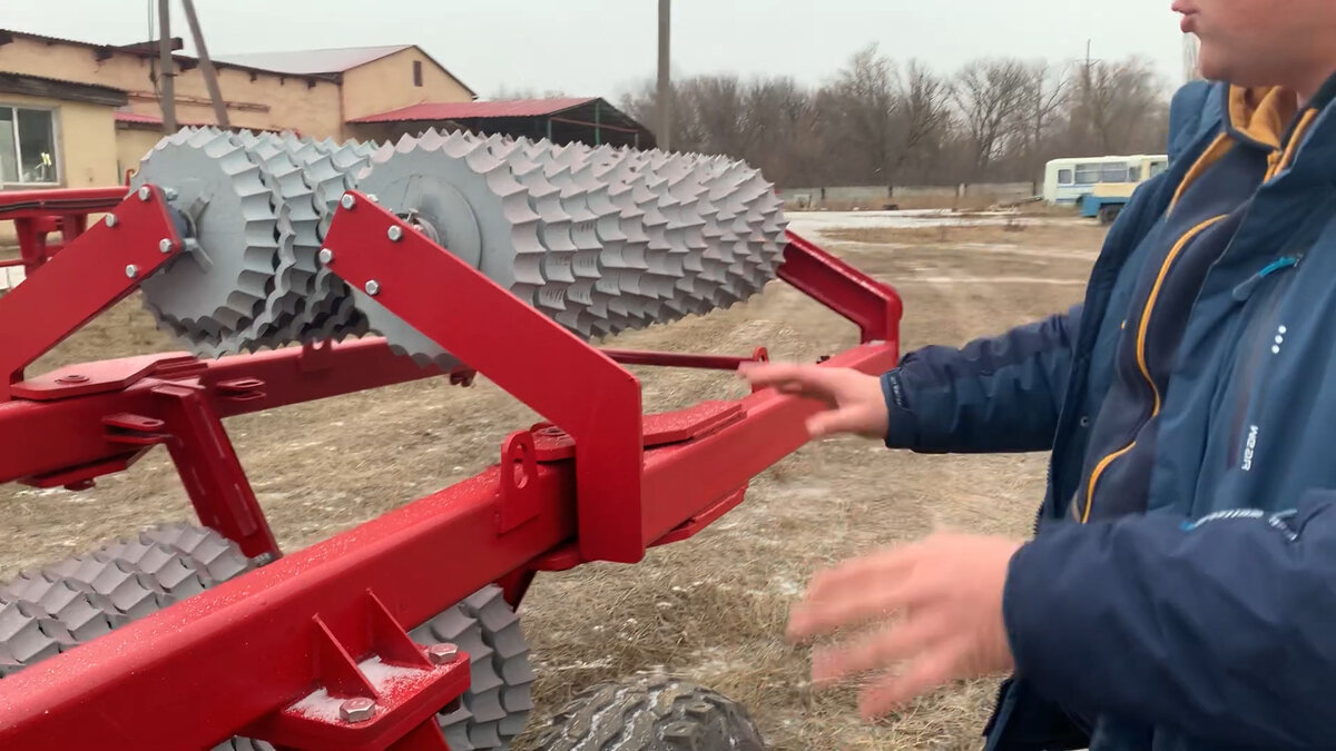 Призменный каток ККЗ-9,2-03 на складе завода