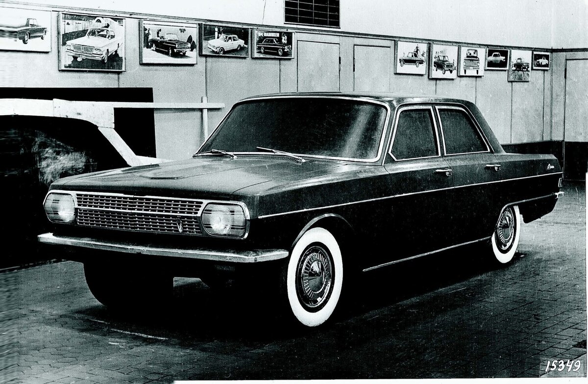 Макет ГАЗ-24 за авторством Л. Циколенко и Н. Киреева в том виде, в котором он существовал в конце 1963 - начале 1964 года - ещё довольно сильно отличающийся от серийной машины, которую начнут выпускать серийно только с 1968-1969 года, а на конвейер поставят и вовсе в 1970. Фото из архива КЭО ГАЗ, публиковалось в книге А. Лекае "Лений Циколенко".