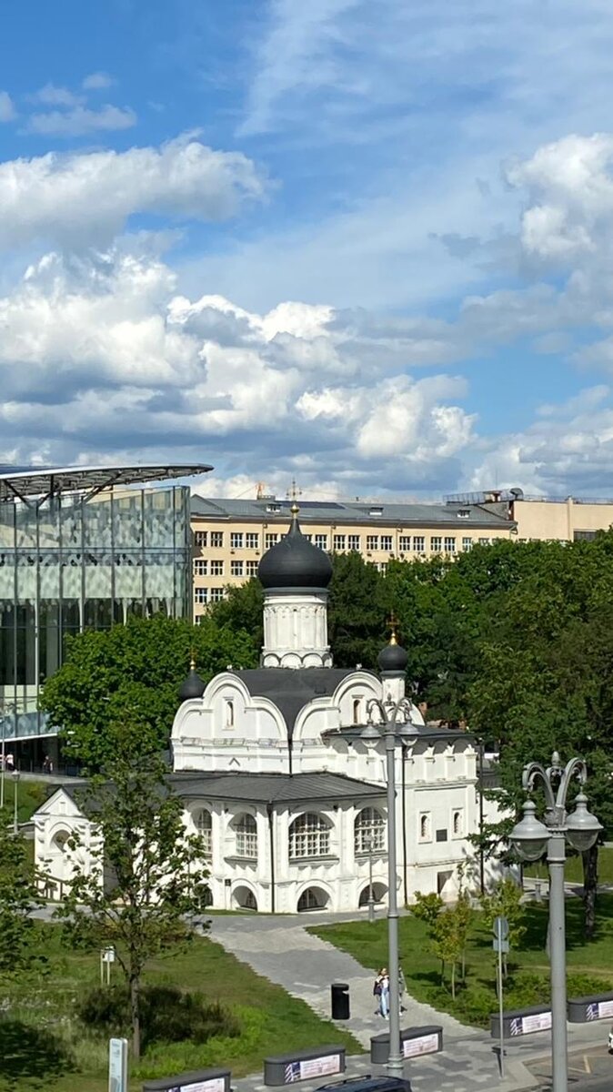 Москва буйный мегаполис, но есть такие тихие, элегантные и душевные уголки. 