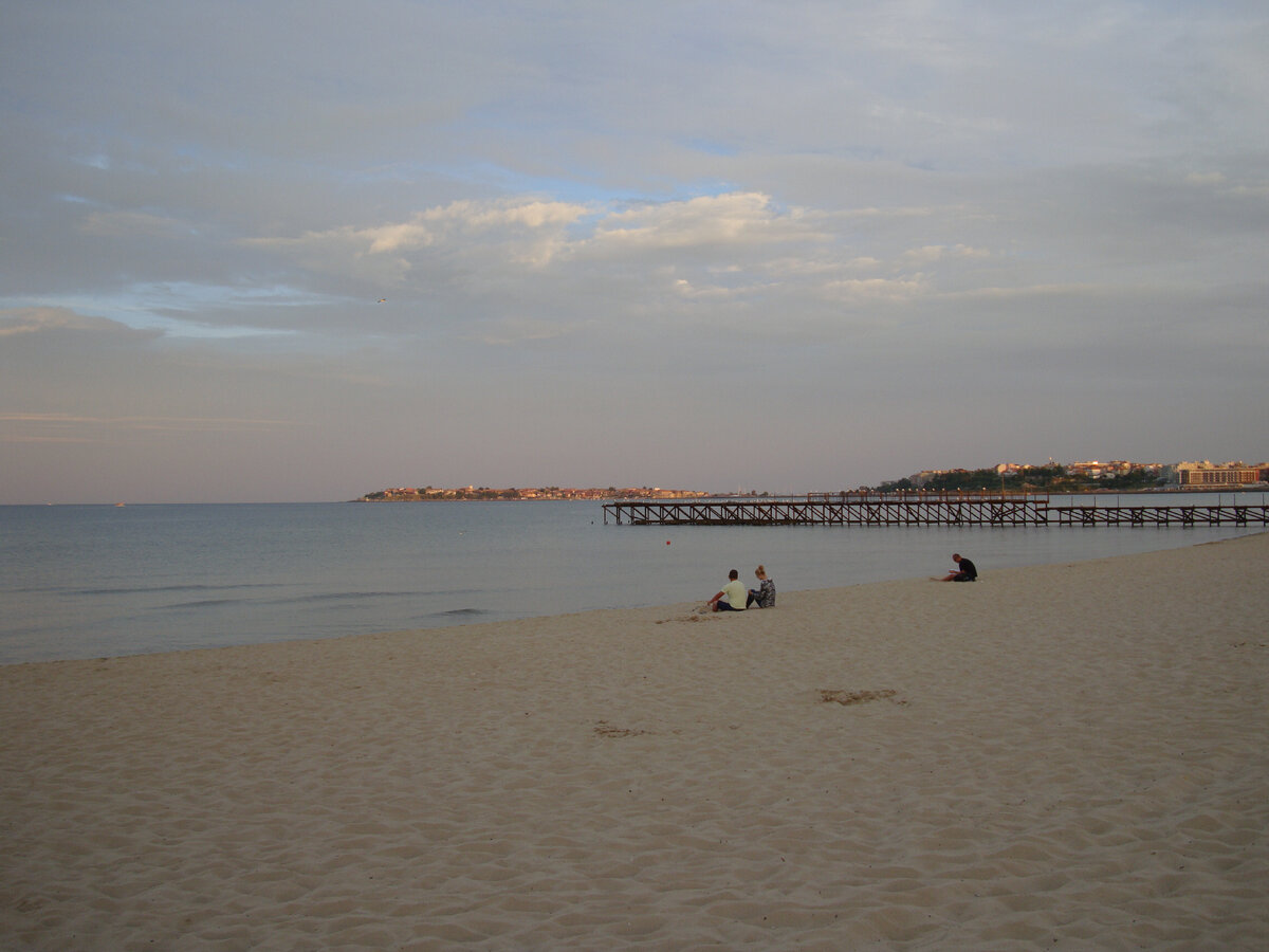Солнечный Берег, свободная зона, вечер.