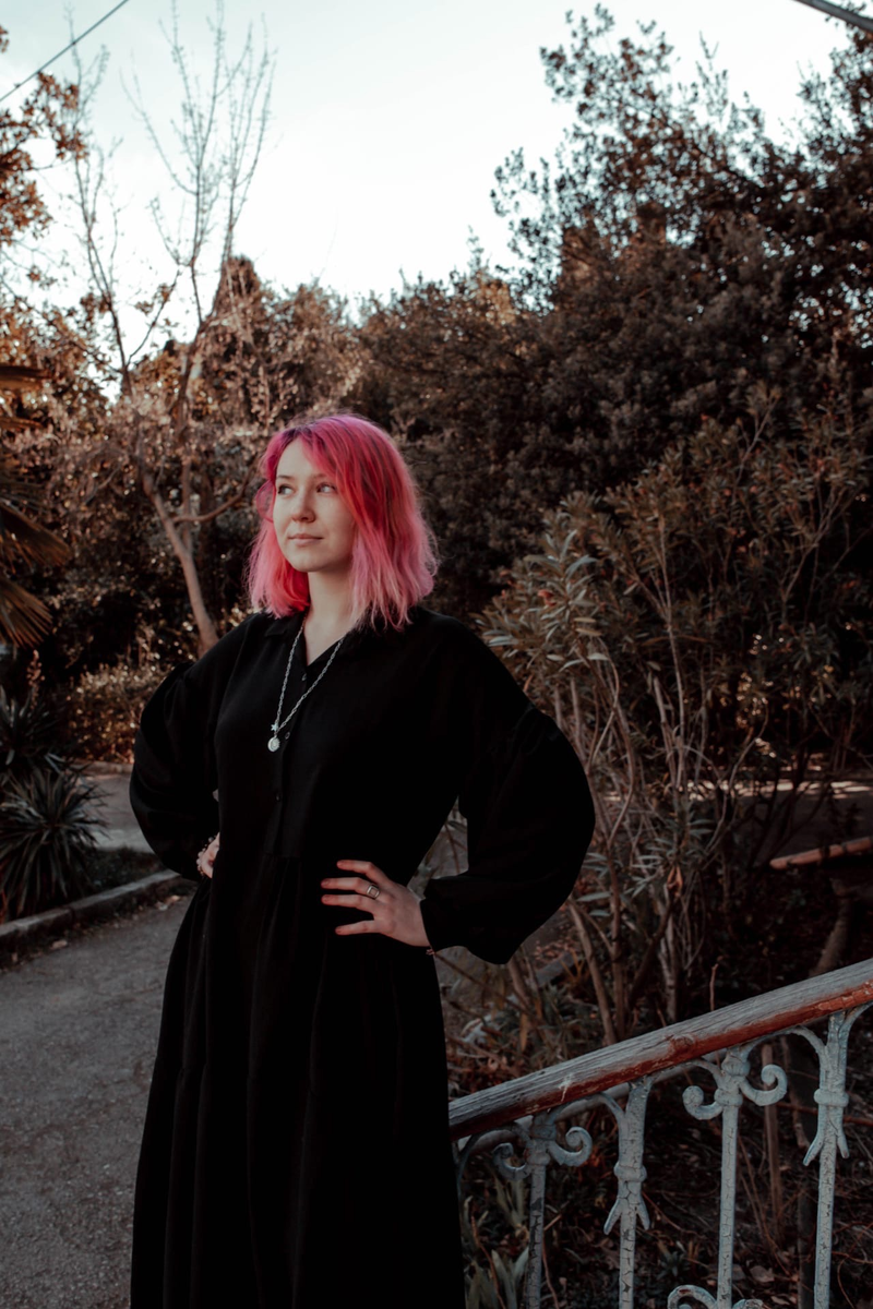 Это я в платье из секонда