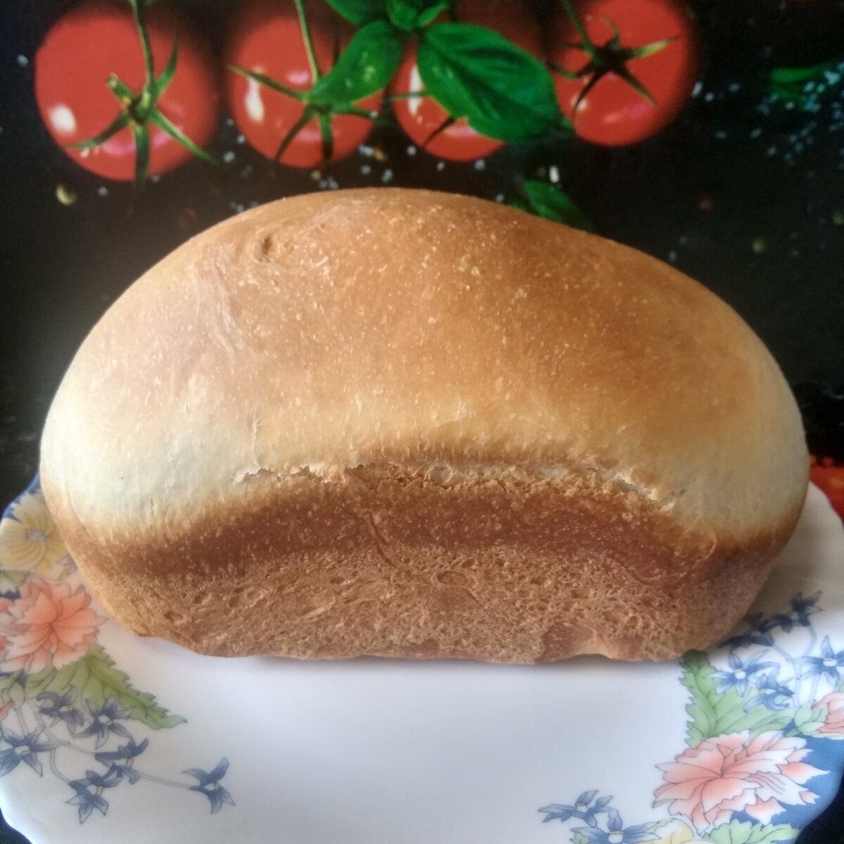 Белый хлеб крошится
