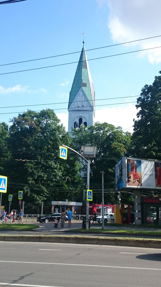 Вид на кирху(театр кукол)со стороны пр. Мира.