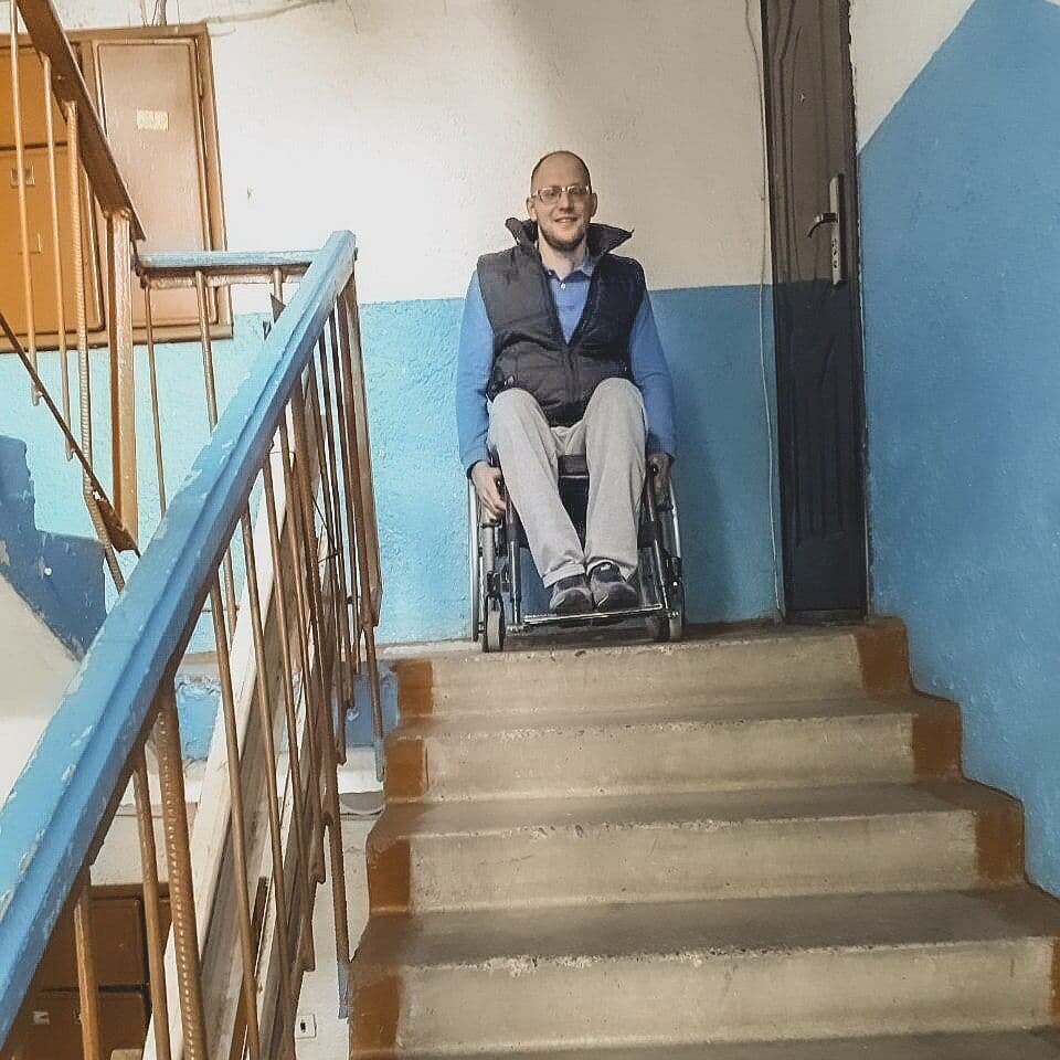 Я на лестничной площадке около своей квартиры 