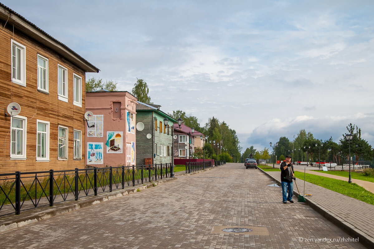 Набережная улица в Вельске