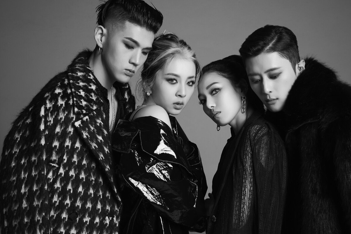 K.A.R.D –южнокорейская музыкальная група, состоящая из двух девушек и двух парней. Музыкальный коллектив был сформирован в 2016 году компанией DSP Media.