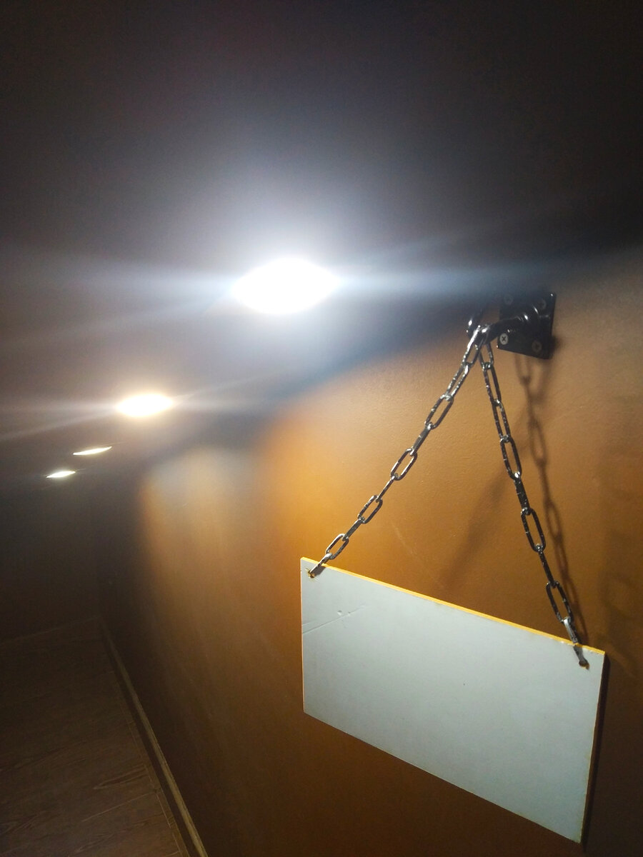 Светильники на фото иллюстрируют мою миссию: я вношу ясность в размышления собеседников.