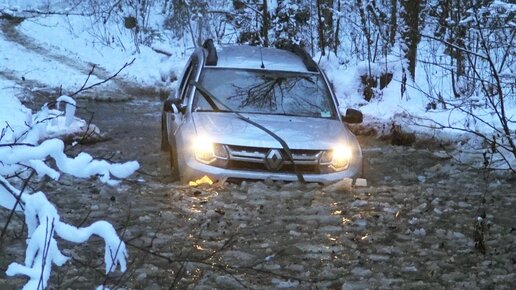 Поехал на Дастере в брод за Нивами. Испытали новый УАЗ Патриот.