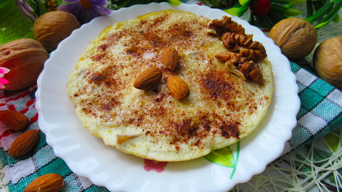 Сладкий омлет с яблоками на сковороде рецепт с фото пошагово