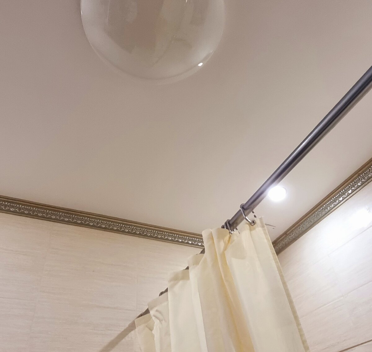 Потолок (фото автора) 