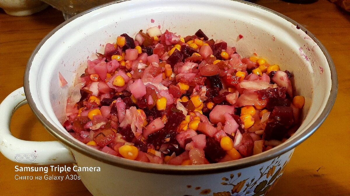 Фото автора.Винегрет с кукурузой.Неплохо,  обычно делала с горошком.