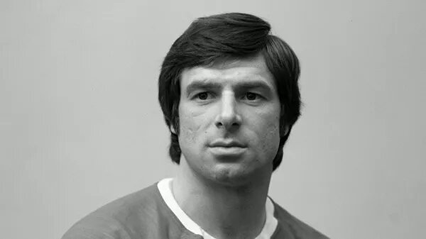27 августа 1981 мир понес невосполнимую утрату — в страшной аварии погиб легендарный советский хоккеист Валерий Харламов, игрой которого восхищались даже самые зазнавшиеся канадцы.-2