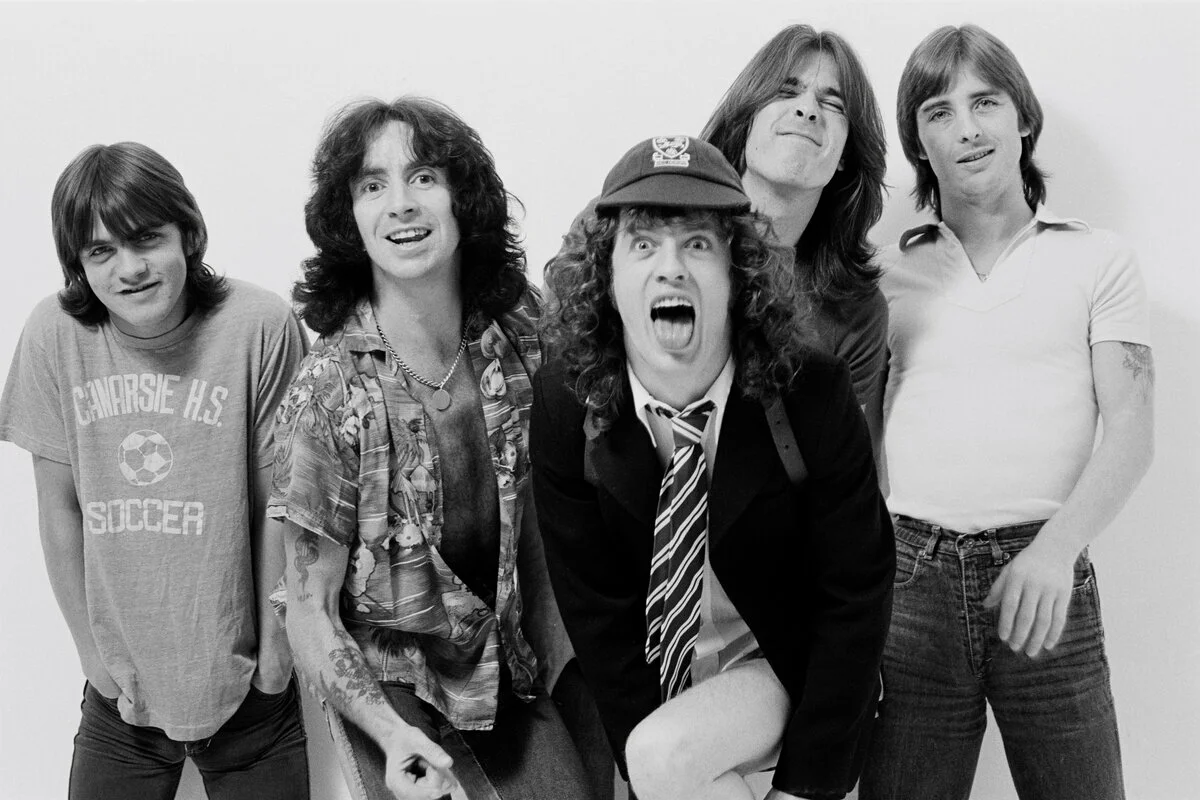 Рассказы молодые группа. AC/DC. AC/DC группа в молодости. AC/DC bon Scott 1979. AC/DC группа 2019.