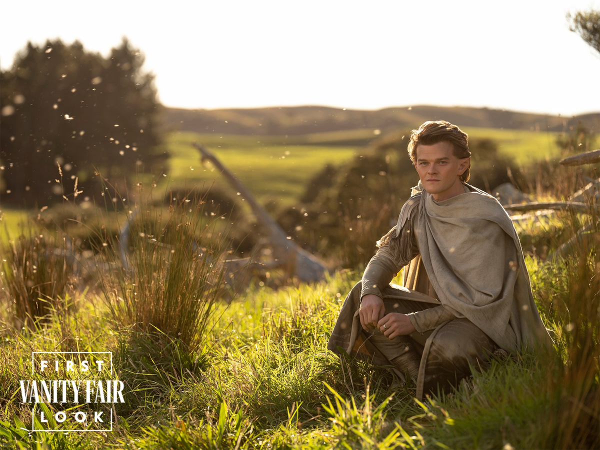 Роберт Арамайо в образе молодого Элронда.