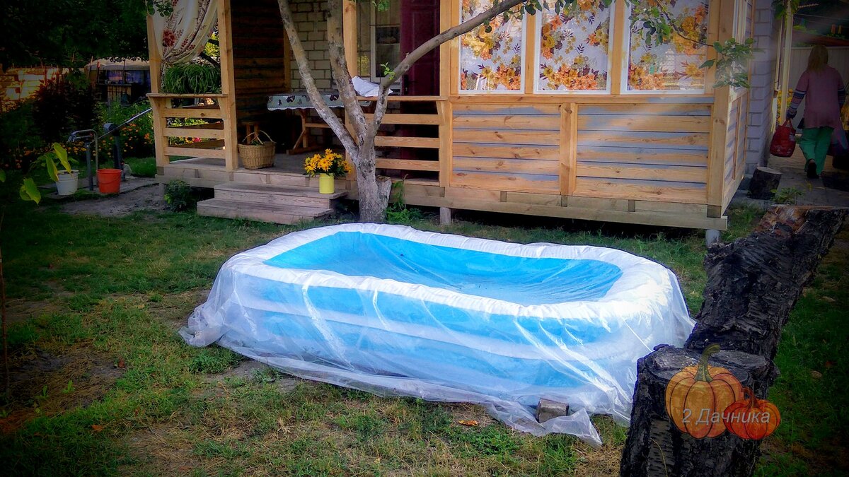 Бассейн на даче у подруги.