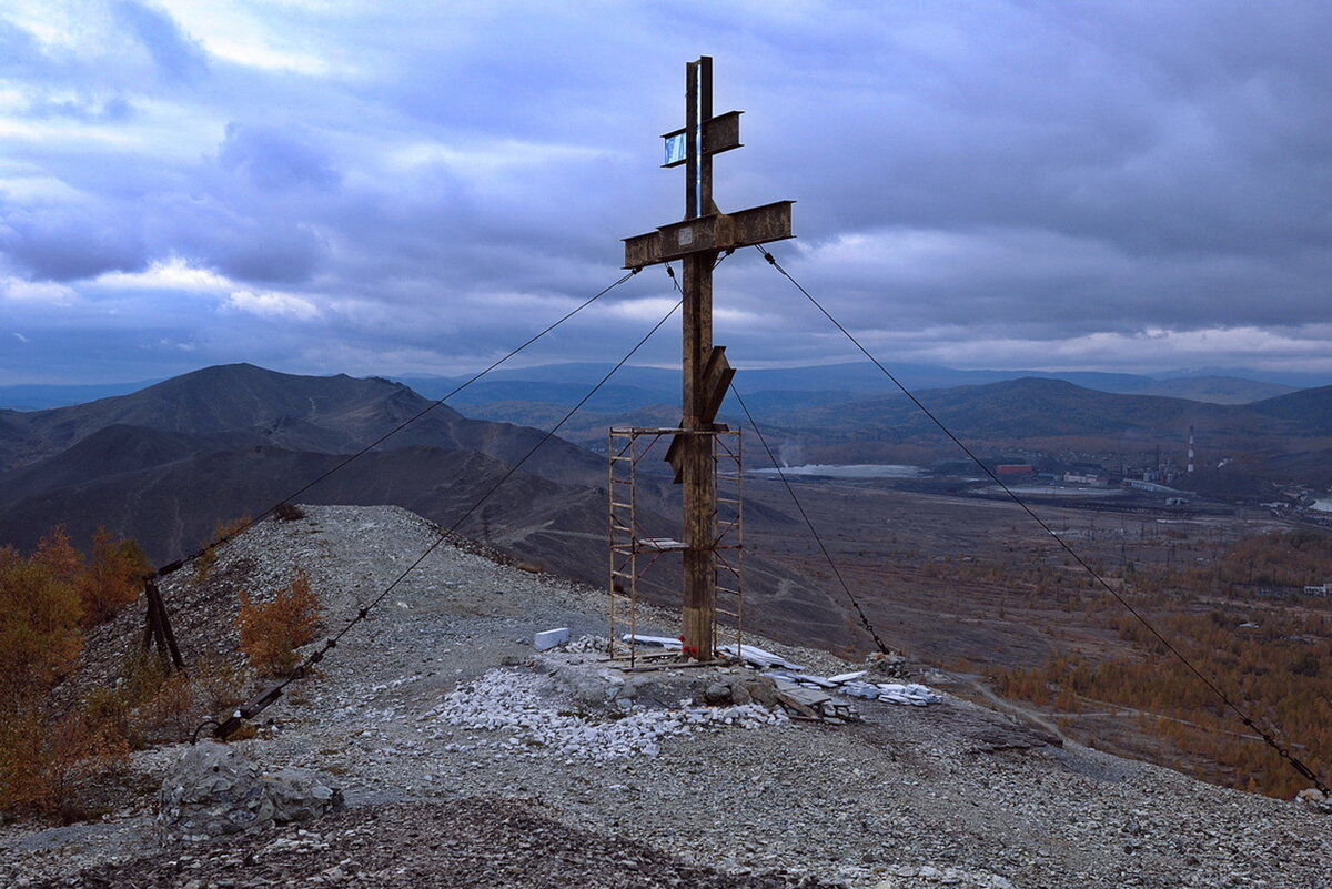 Крест в горах