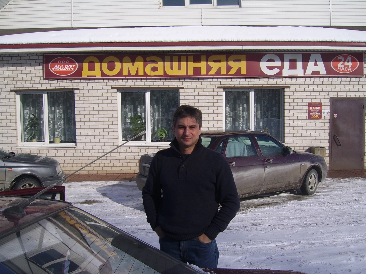 Как-то неожиданно для себя мы с Данилой подхватились и решили на недельку прокатиться в Финляндию. Начало марта, погода отличная, морозно и солнечно. Дорога сухая и ехать было одно удовольствие. В Сан-Петербурге заселились в гостинице Охтинская, почти в центре.