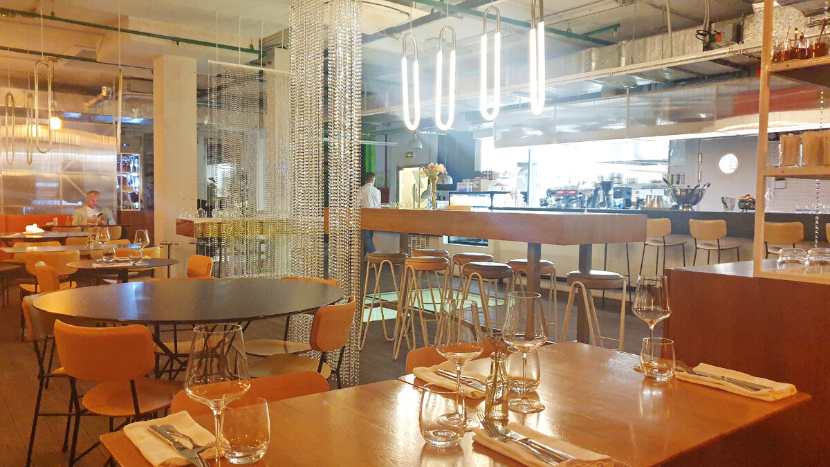 Вид на открытую кухню