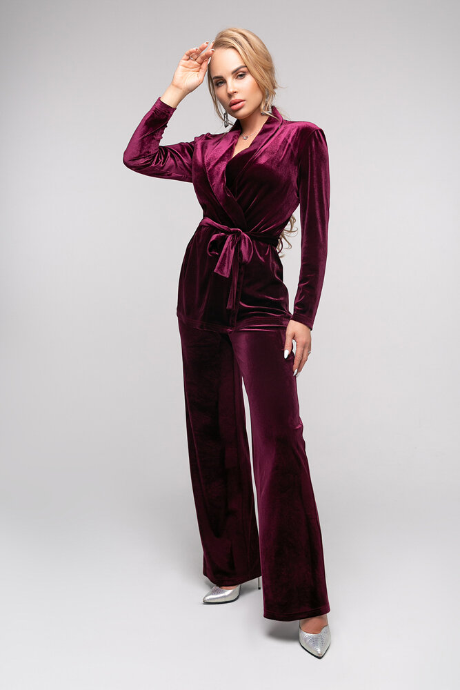 Костюм из бархата  от "Петербургского Швейного Дома" сейчас на  Вайлдберриз.