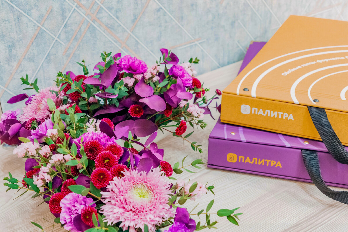 «Палитра» — крупнейшая в России фабрика по производству виниловых обоев. 