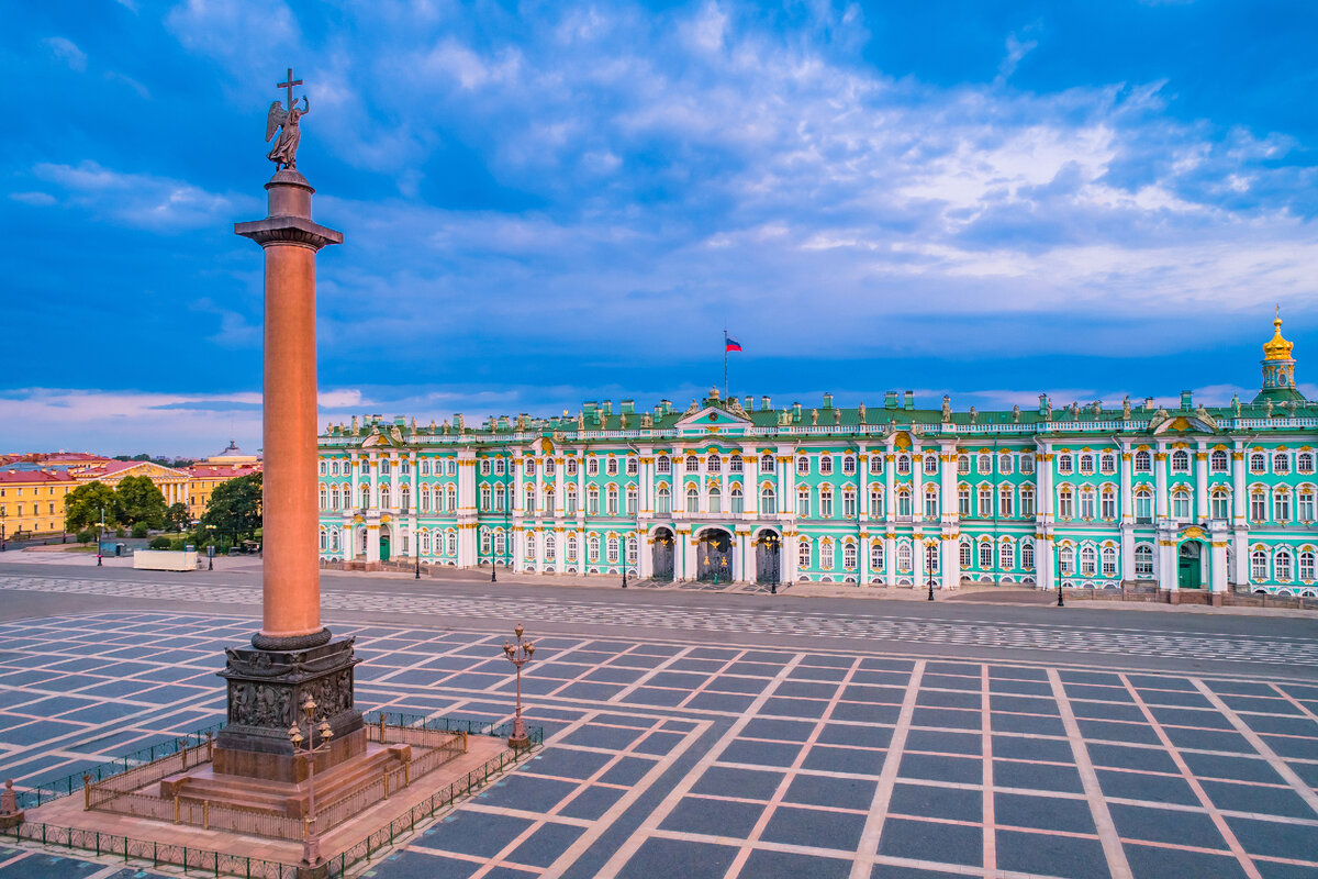 Дворцовая площадь в Санкт-Петербурге 